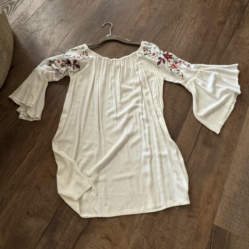 Umgee off the shoulder white embroidered bell sleeve dress